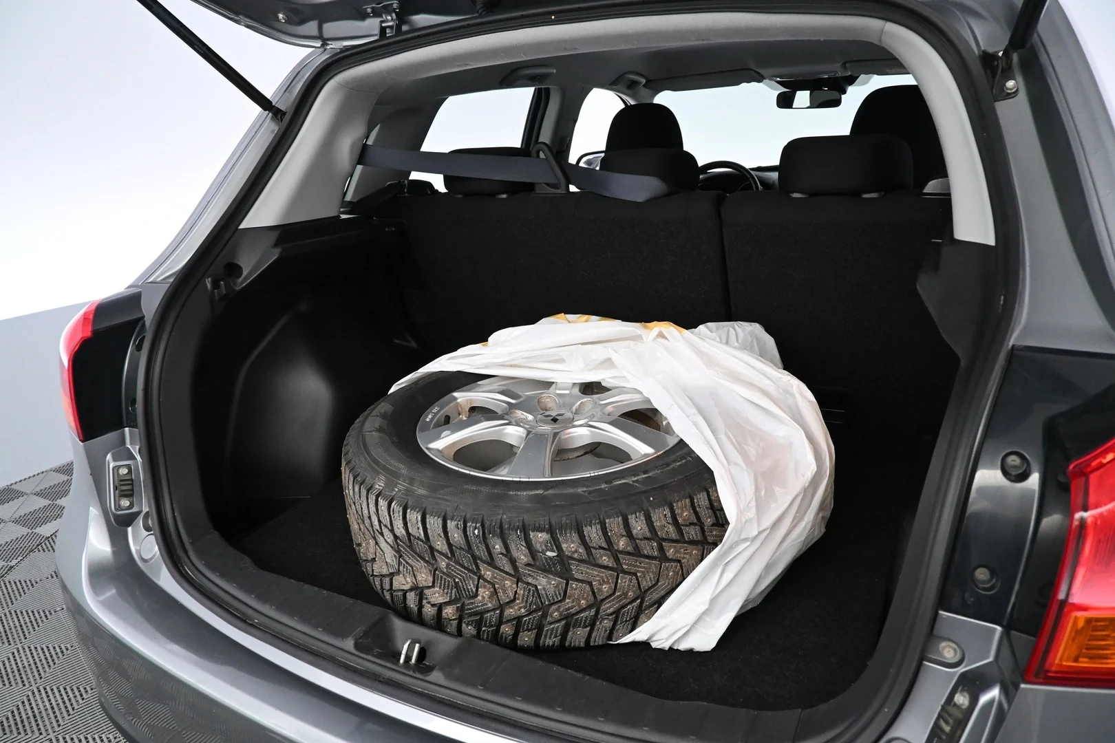 Car Image - 3RbSX39qClT18IAMP6d6Bk