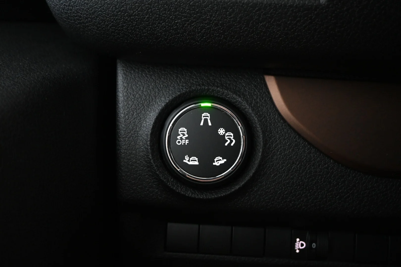 Car Image - 21uC8C11efLx47yy3pnDQ5
