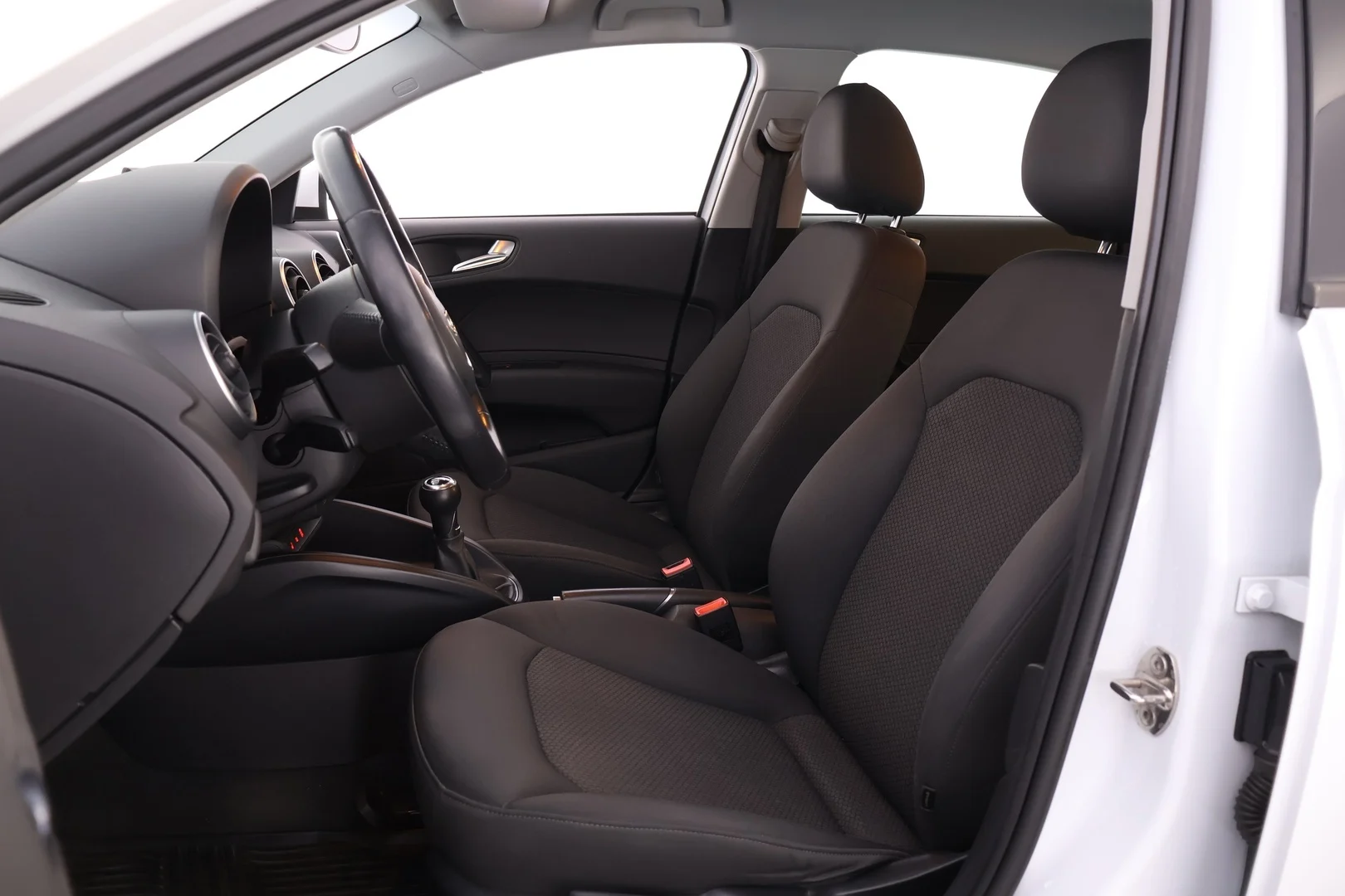 Car Image - 1HGKg1CDUEWT3058Y4wKlO