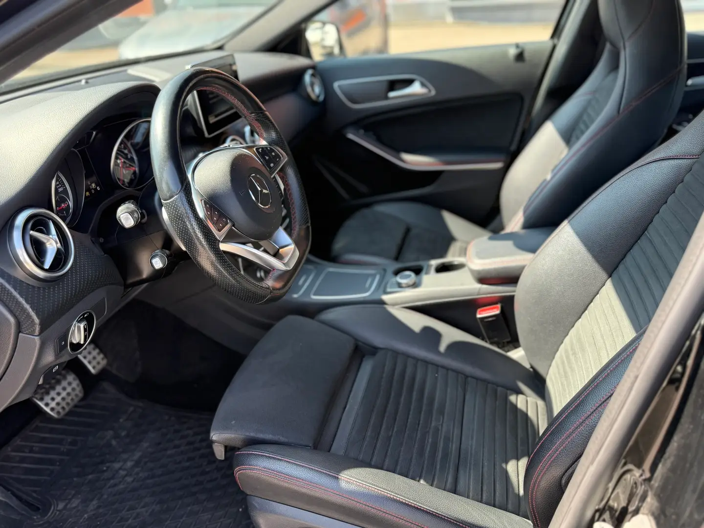 Car Image - 76az3h12EEdLlUJcjmnWOs