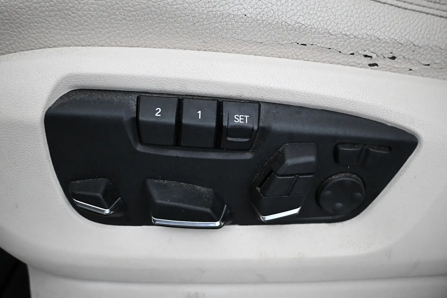 Car Image - 3BiXasRSgexiy3OvV16PDK