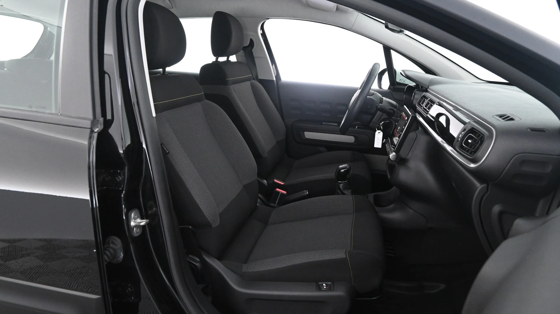 Car Image - 3g8WEuEaIFLcsJhTf9LviV