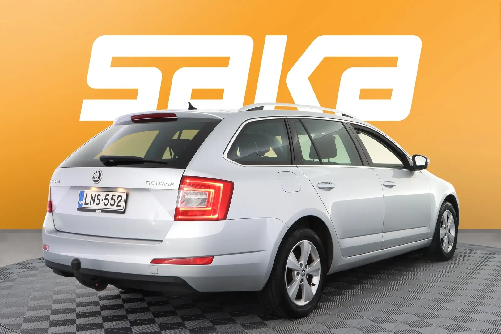 Car Image - 60JczBX9tAaHXWvP8947G3