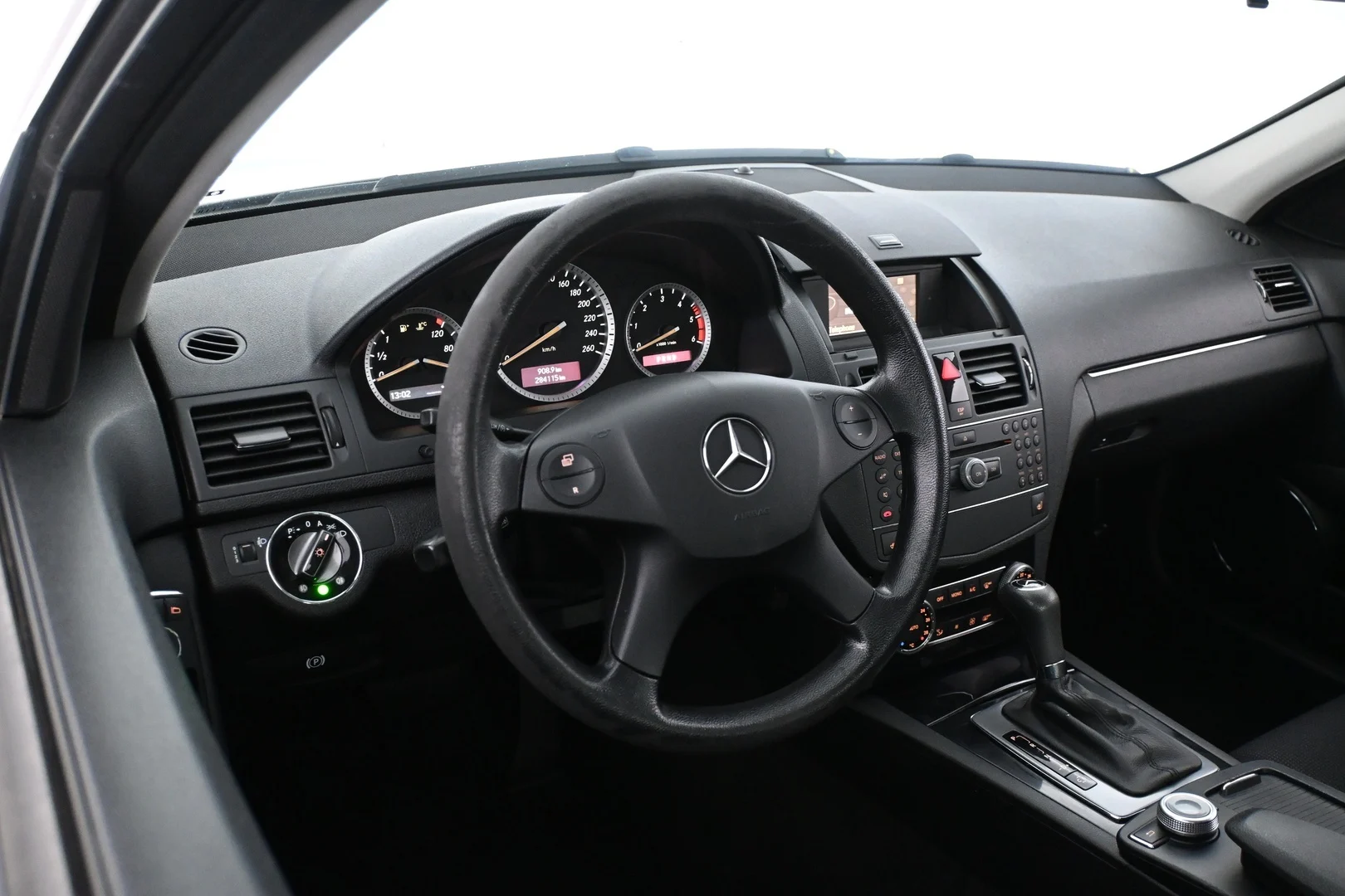 Car Image - 2cVxRjBnHZotTZbMOexOmV