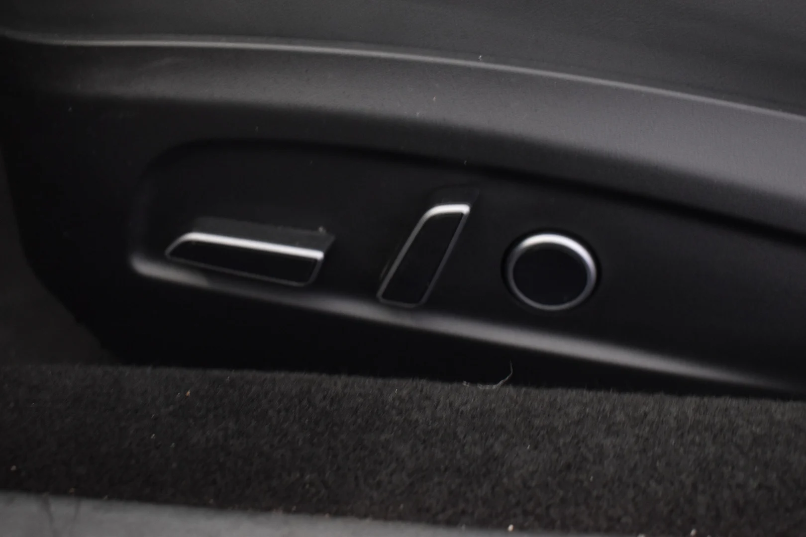 Car Image - E09T1ckkcvIkLdvvl4RPl