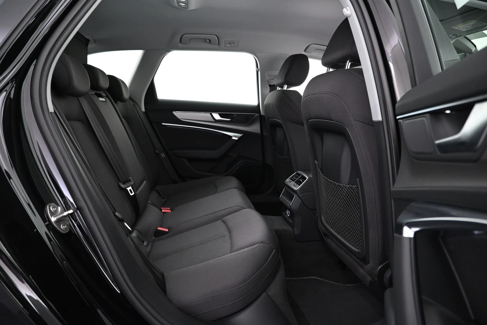 Car Image - 3qdLlNV9VNX33kYIWHAsRr