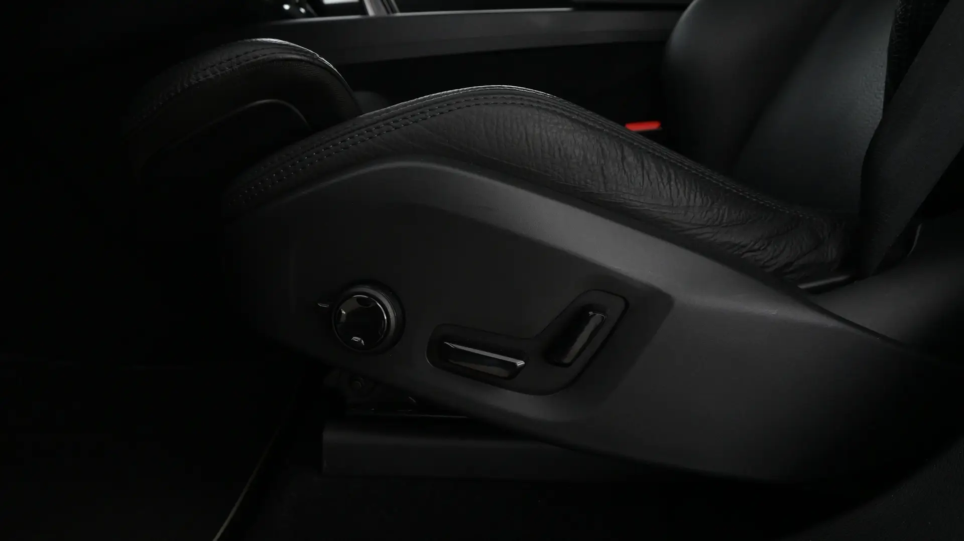 Car Image - 33gfgWDo4y6mFhlbbQwU6J
