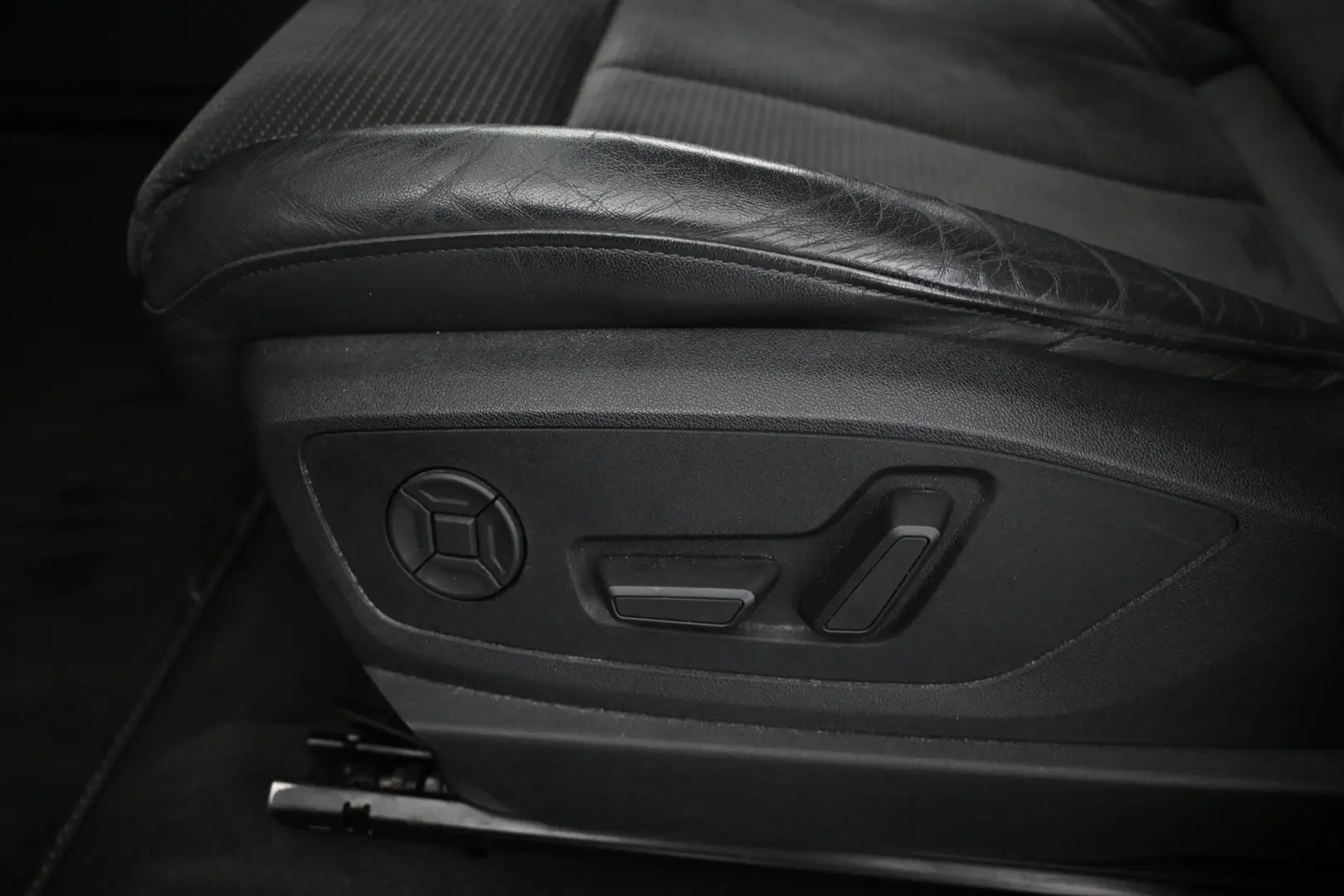 Car Image - 1DVlsTHozufysu1vHwMZIL