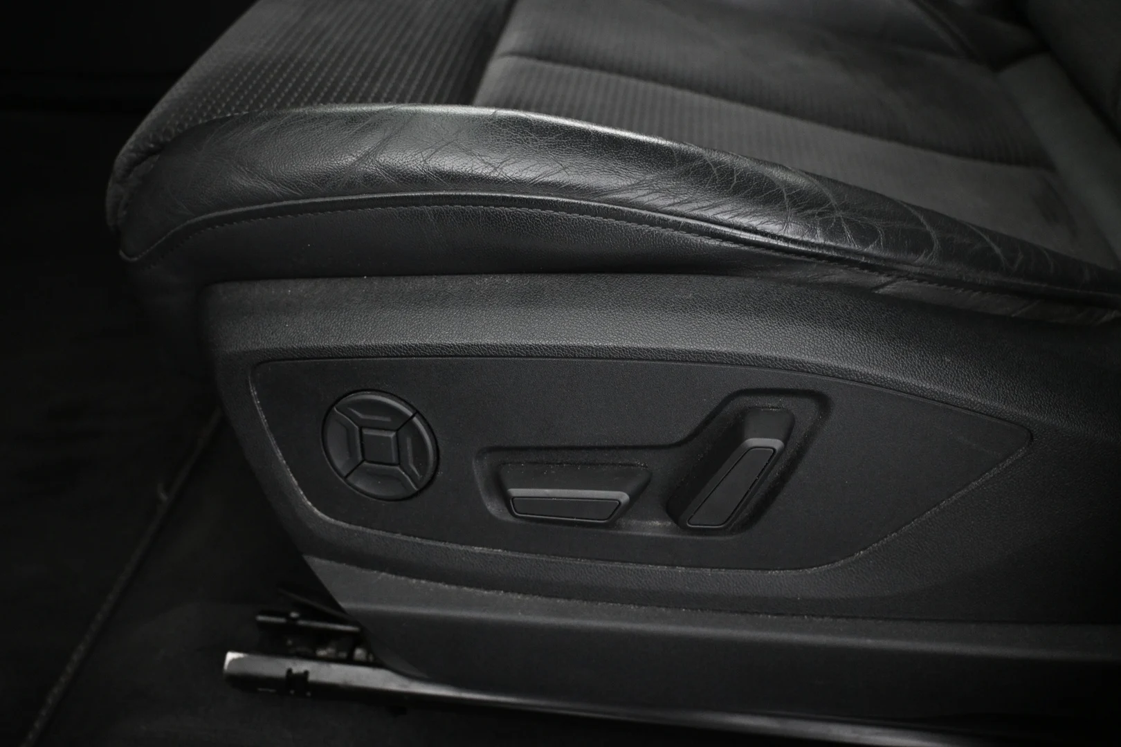 Car Image - 1DVlsTHozufysu1vHwMZIL