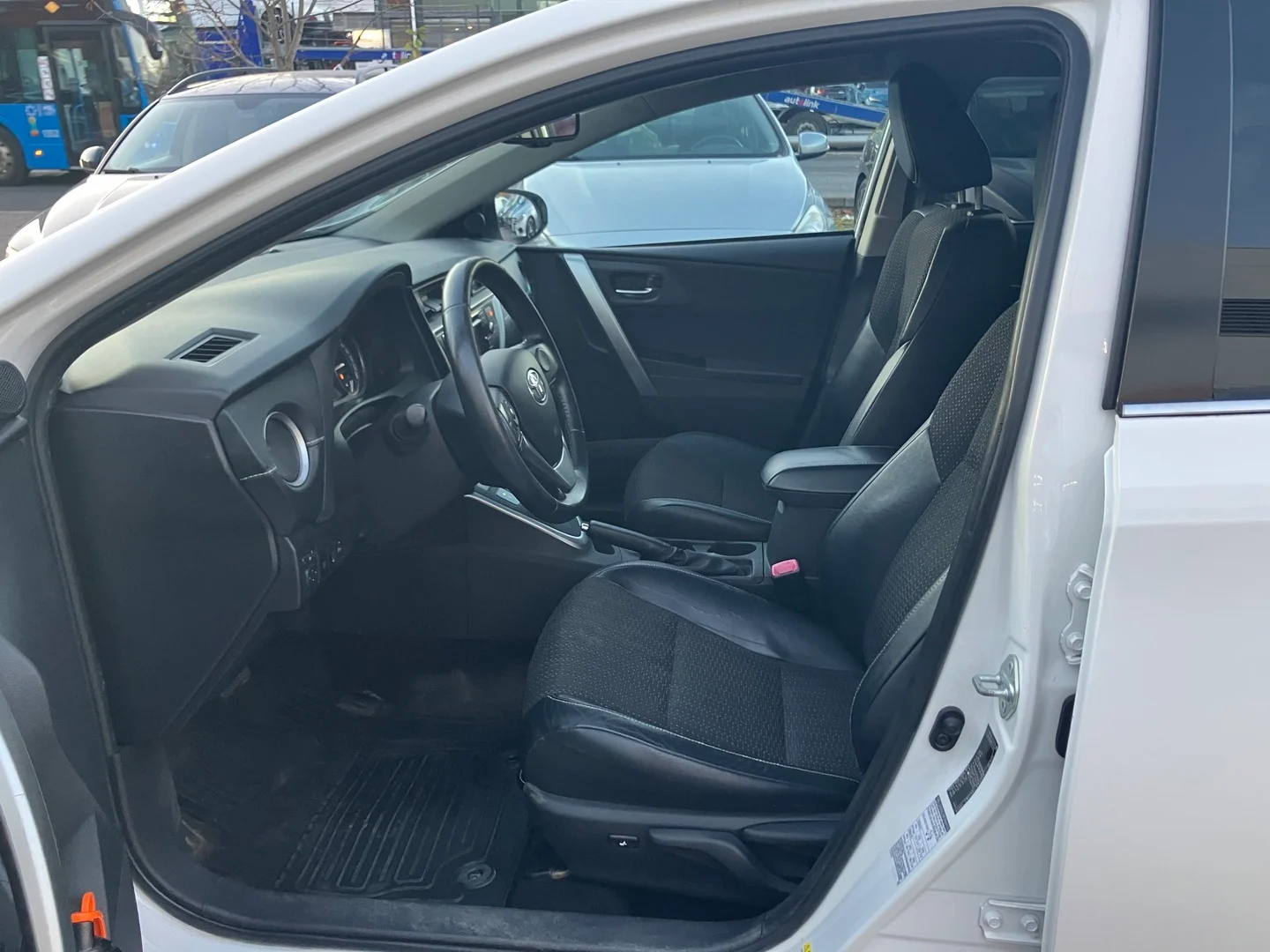 Car Image - 6V6UbkLxJXynuZOvkYvkNR
