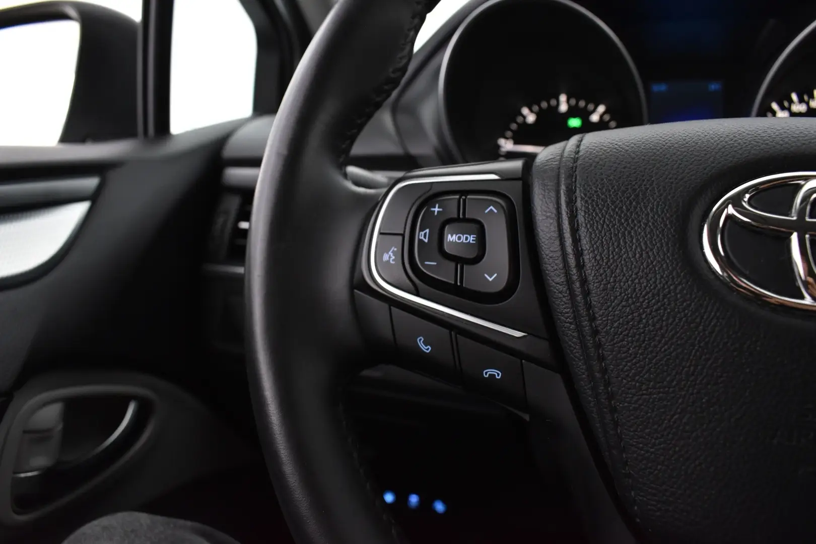 Car Image - 6CrCPQNx2OB5SduDKEqmOu