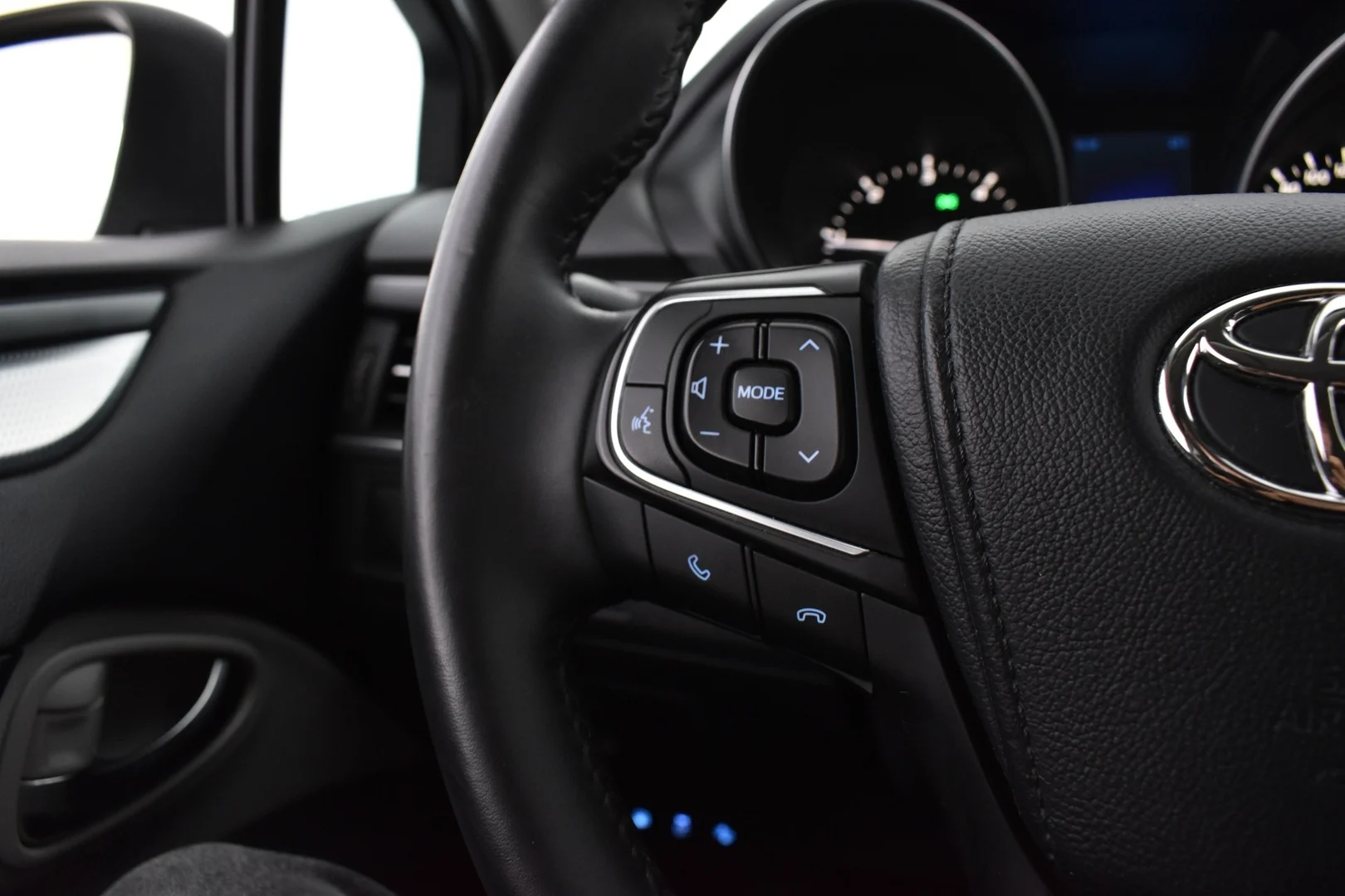 Car Image - 6CrCPQNx2OB5SduDKEqmOu