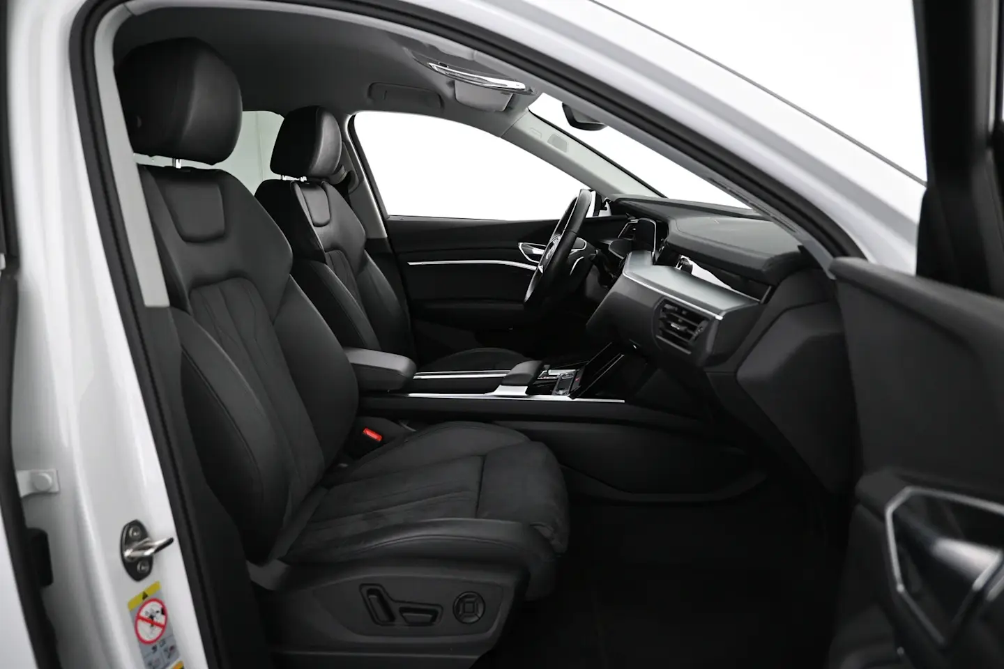 Car Image - FrliycviR5Avr3tVogbnr