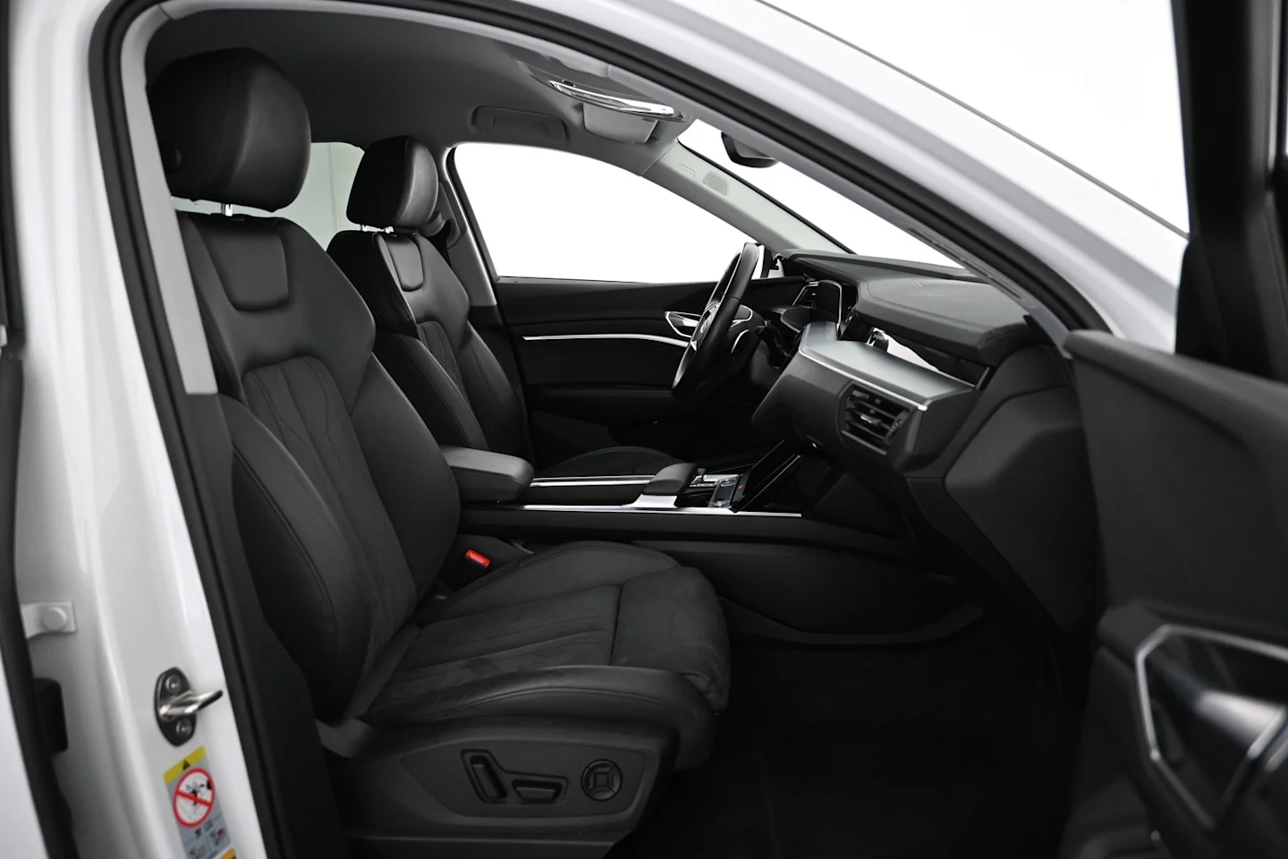 Car Image - FrliycviR5Avr3tVogbnr