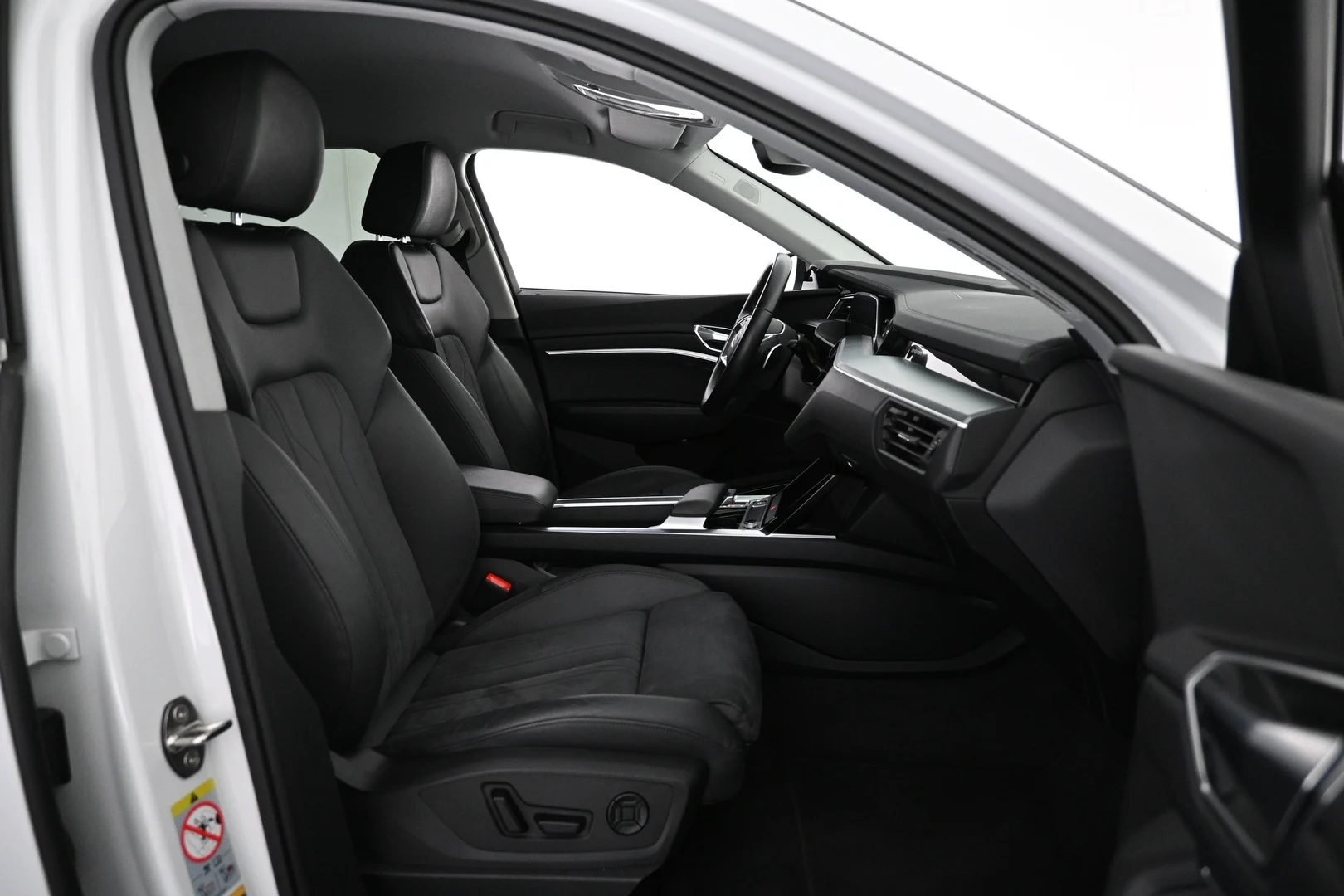 Car Image - FrliycviR5Avr3tVogbnr