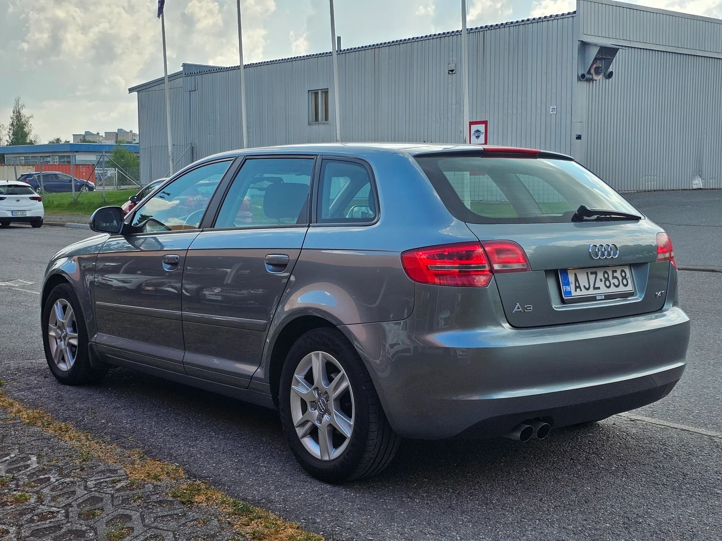 Car Image - 1YBSj29vuMr0rDgeyiqKqM