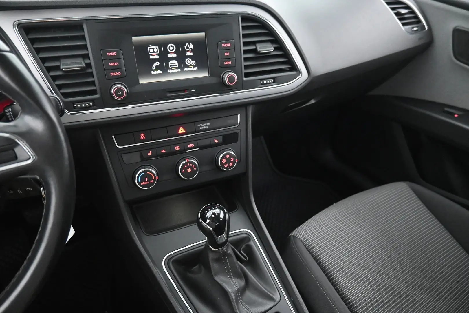 Car Image - 3LmXBJKVWY0RMYwIldJ1TZ