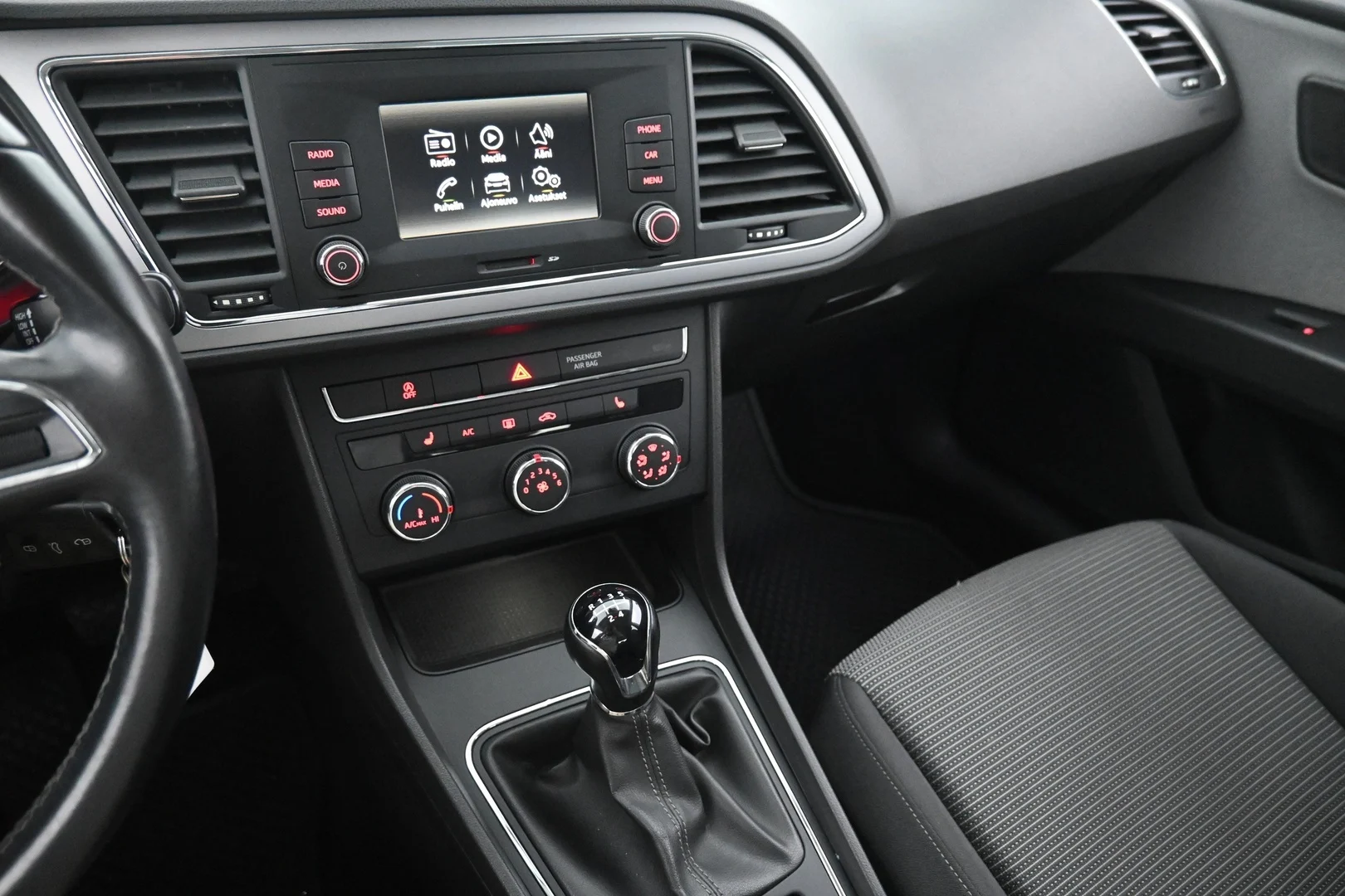 Car Image - 3LmXBJKVWY0RMYwIldJ1TZ