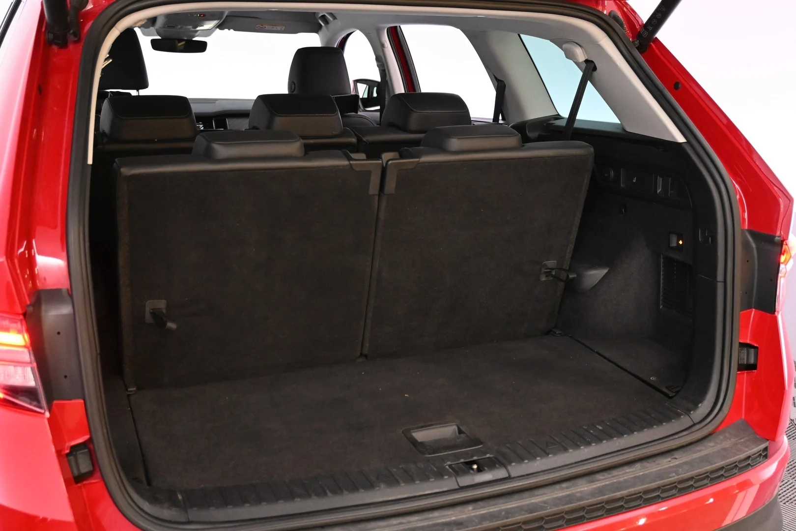 Car Image - 1DeC7EYuHEr5F3l9x06Oos