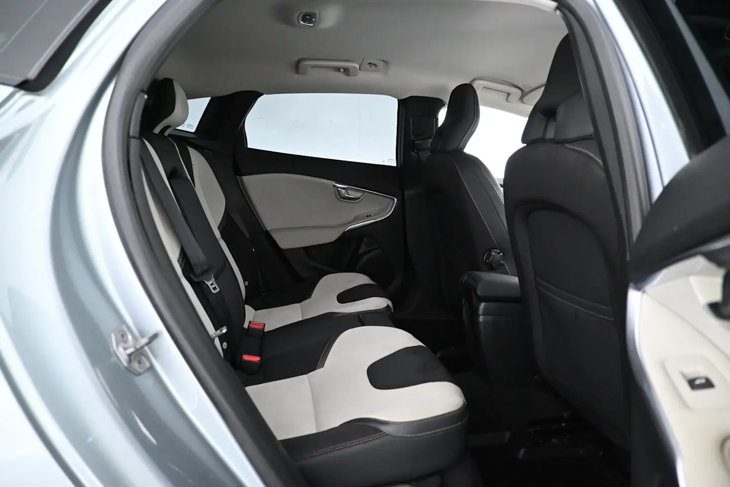 Car Image - xpyeLHHjzyQDfsvrv81JH