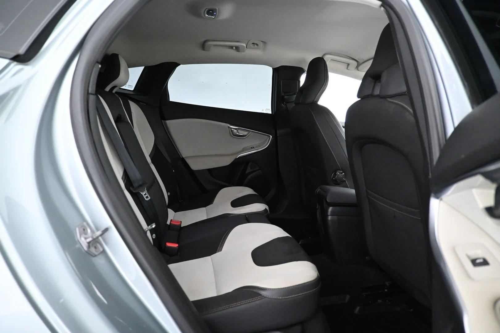 Car Image - xpyeLHHjzyQDfsvrv81JH