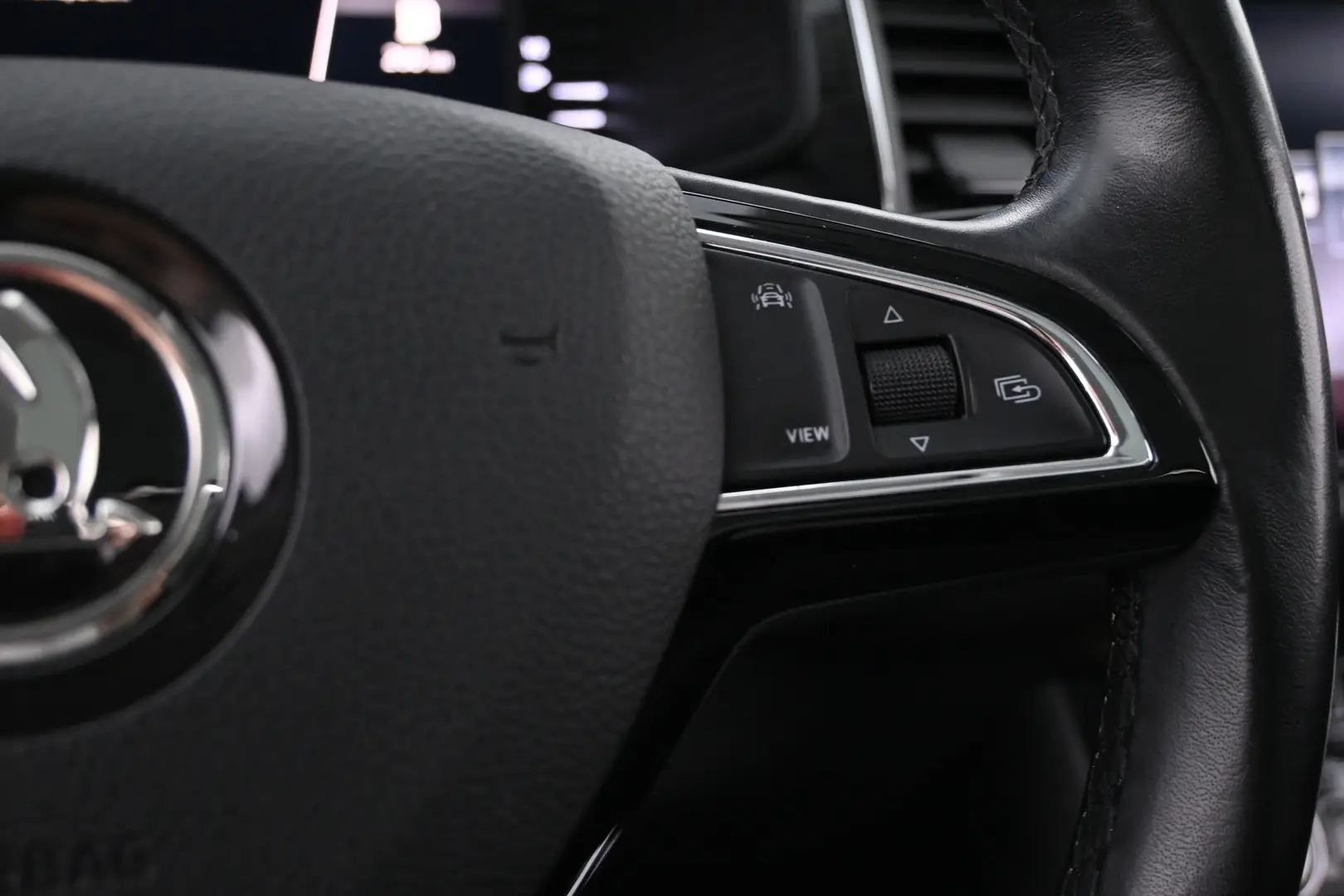 Car Image - 1Y4iDyslS0i4sURLlJblEF