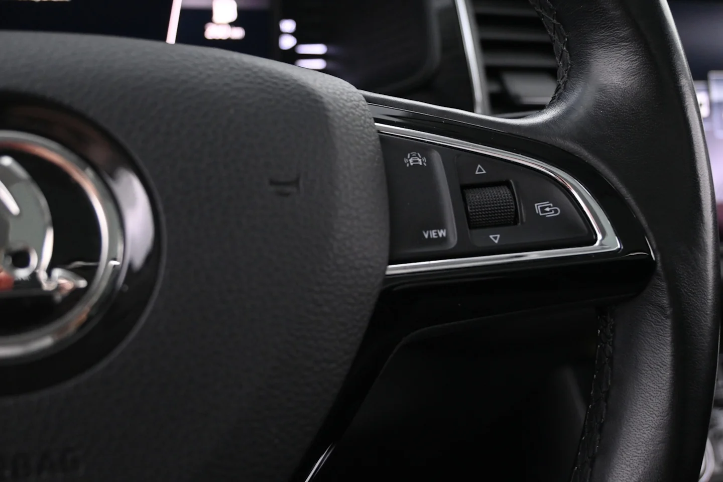 Car Image - 1Y4iDyslS0i4sURLlJblEF