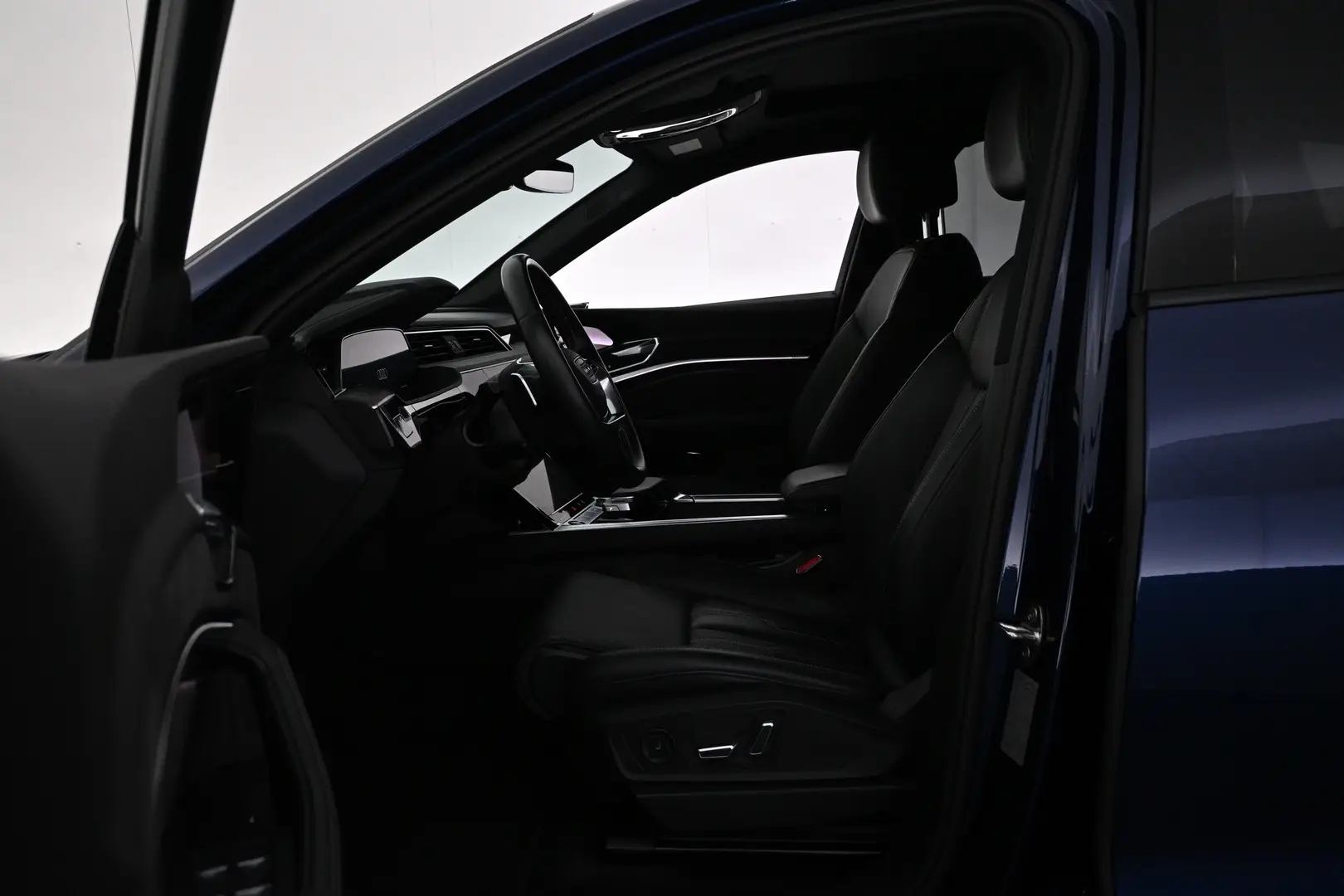 Car Image - tKKS5jwDeA3k77Ww1semz