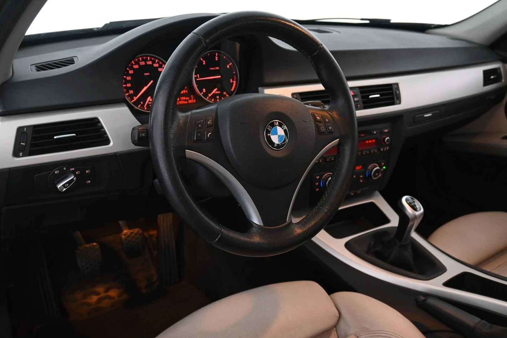 Car Image - 3UEfoYdWyOURCXt7jAP3DU