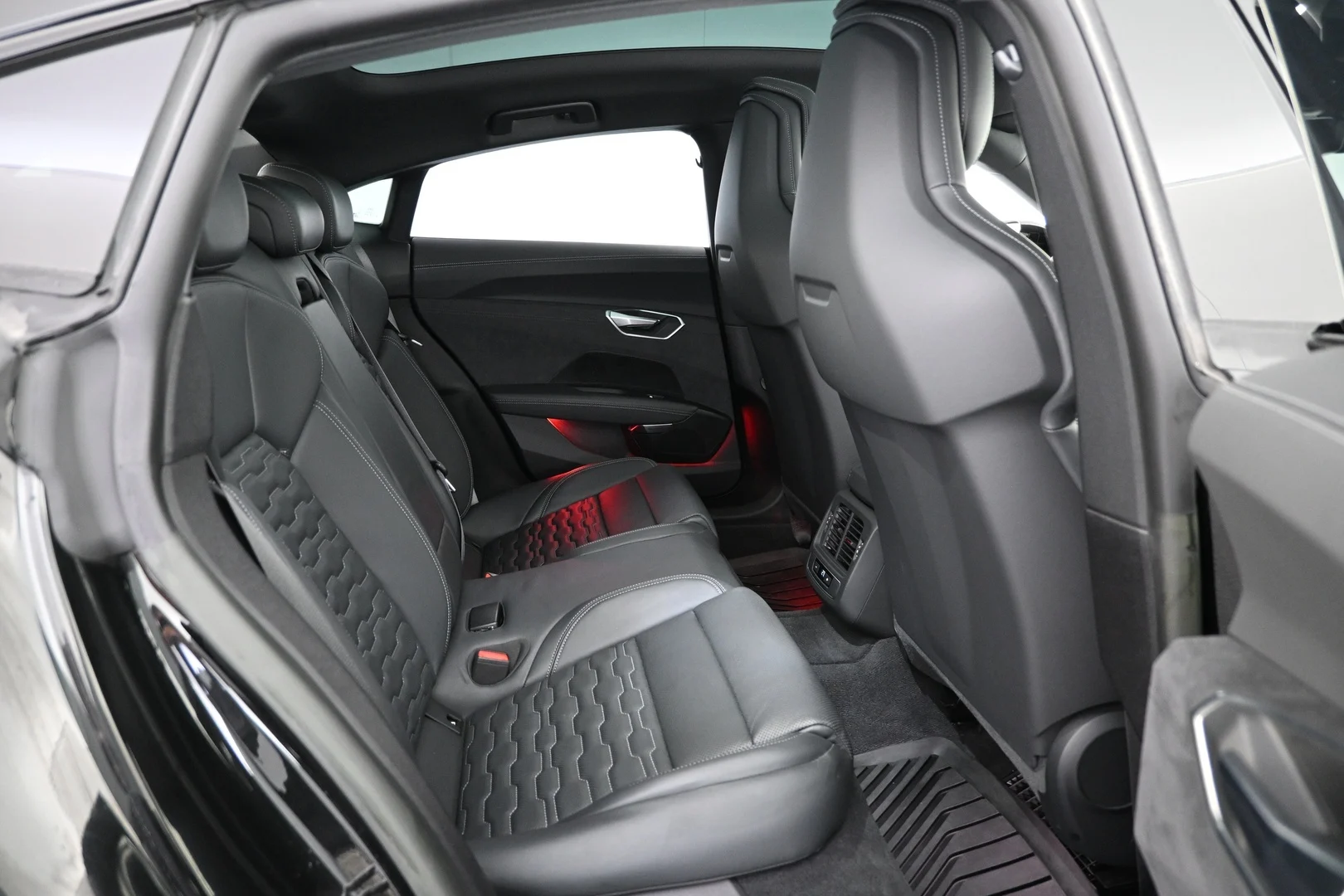 Car Image - 6TfXO8s23ZOYQD9TsxPM8V