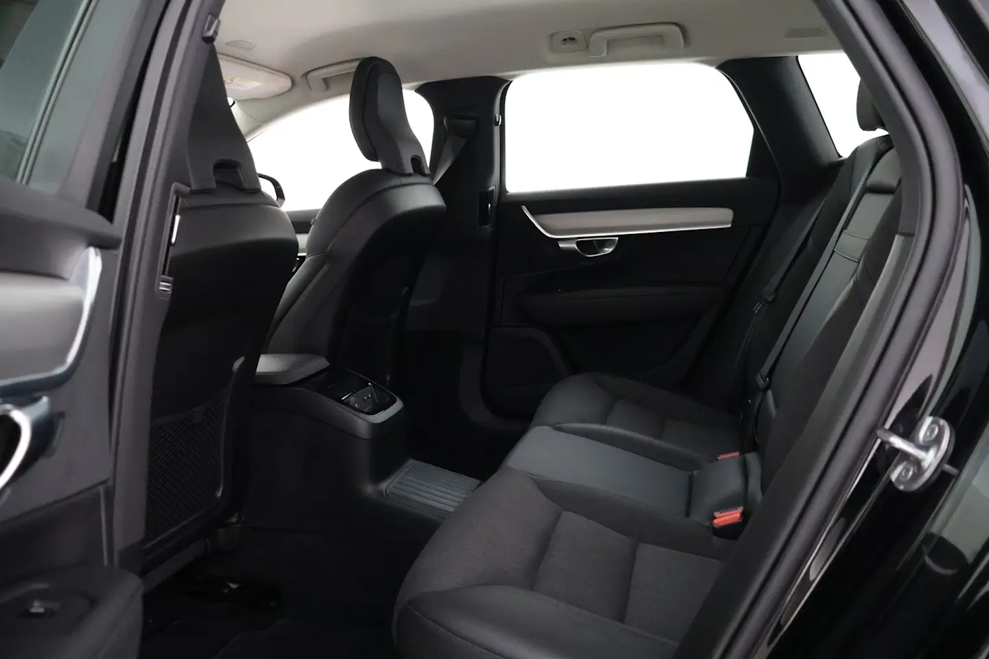 Car Image - 3YH1vpQW71BFXo5zbQGTJ6