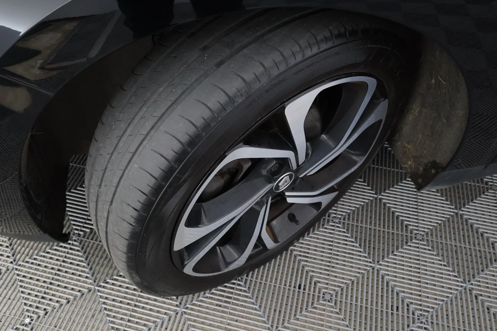 Car Image - 30uzQiHxesofB4h9VhdvkK