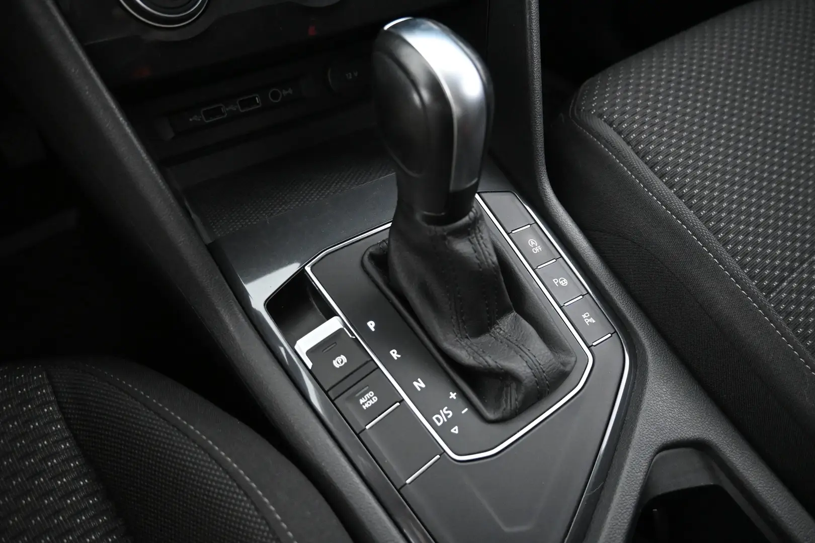 Car Image - 2Lo66UZKFpDlumonoHXi0G
