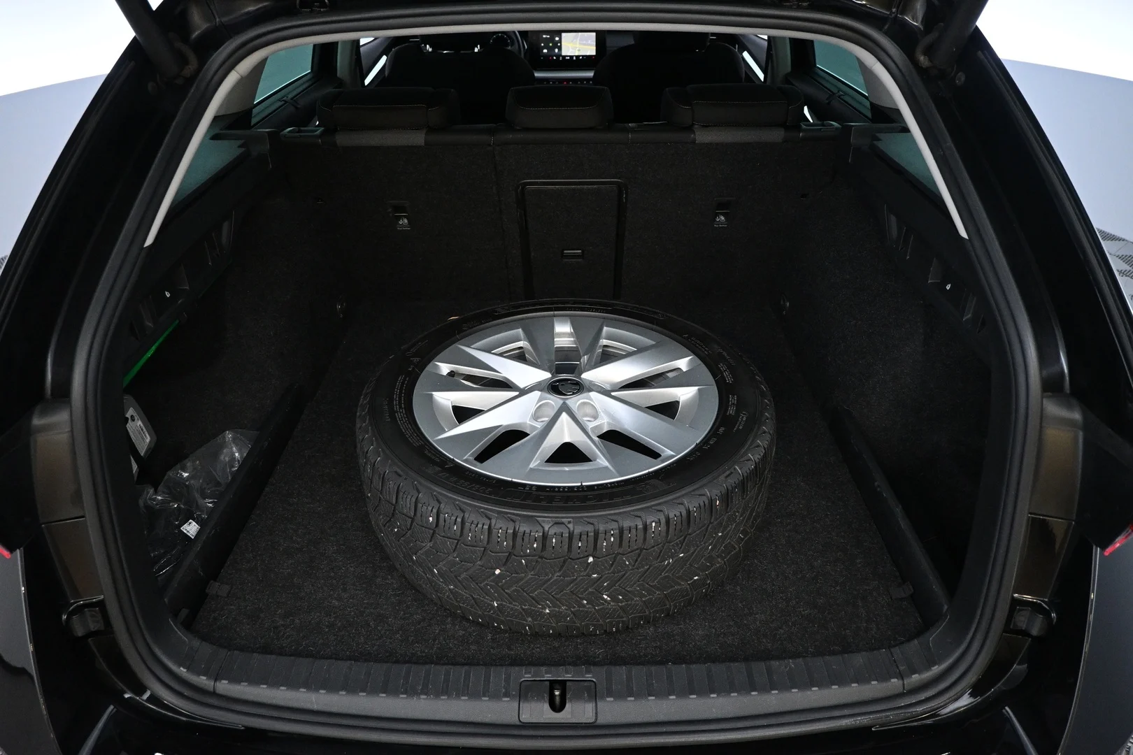 Car Image - 5whEvDPqajI7yJEuqdG7oI