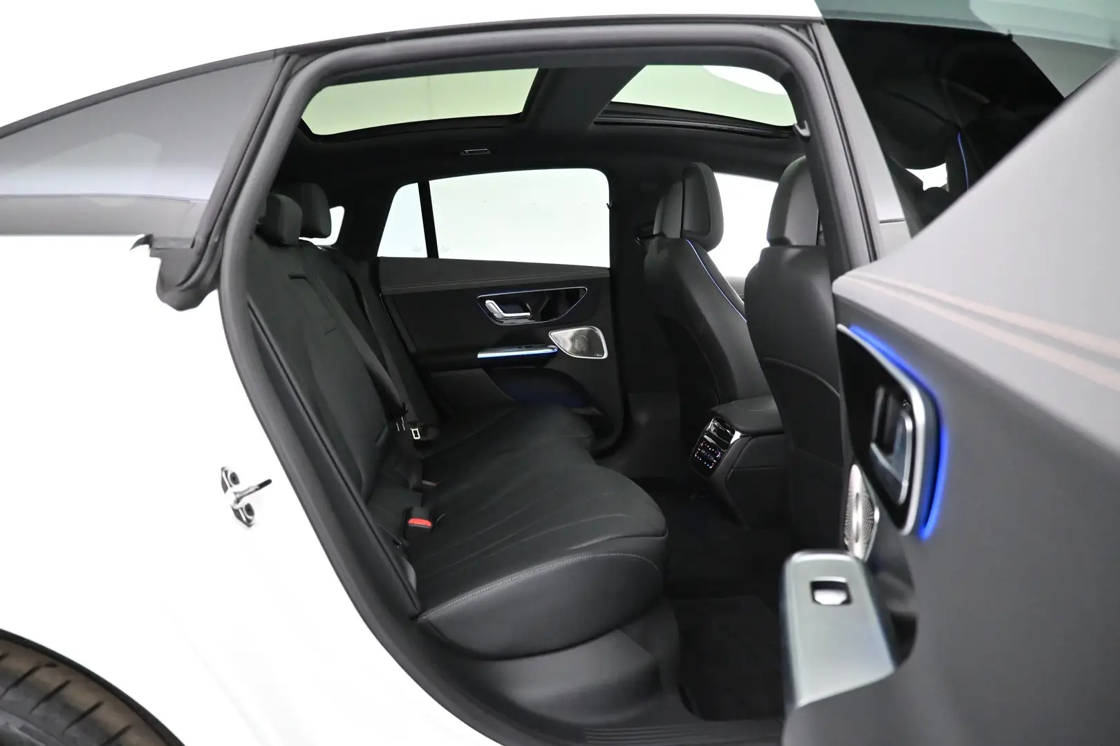 Car Image - 4qCFsJLHEQYdMk4gBM8ISd