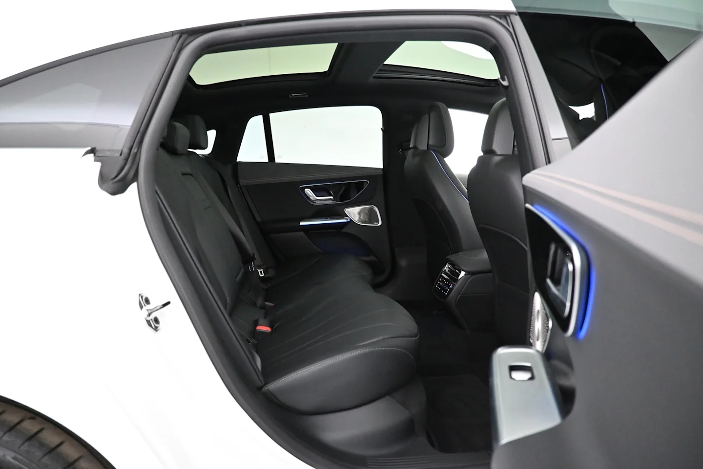 Car Image - 4qCFsJLHEQYdMk4gBM8ISd