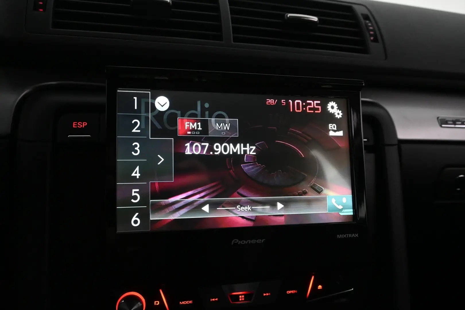 Car Image - 6HSmpHbKU7e9EdlFPpPXf9