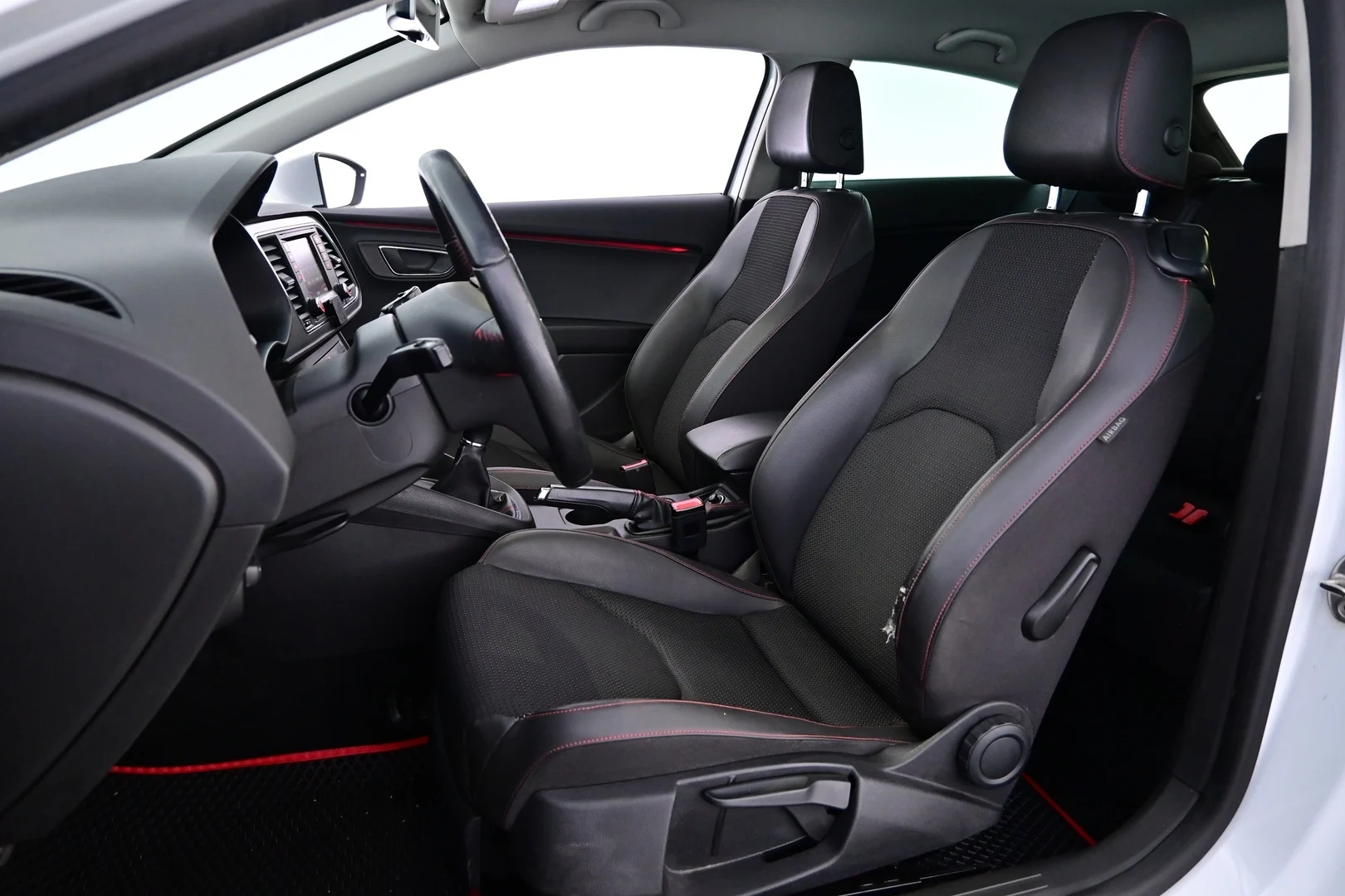 Car Image - nOls0K1jFgWiUWJqE4AH3