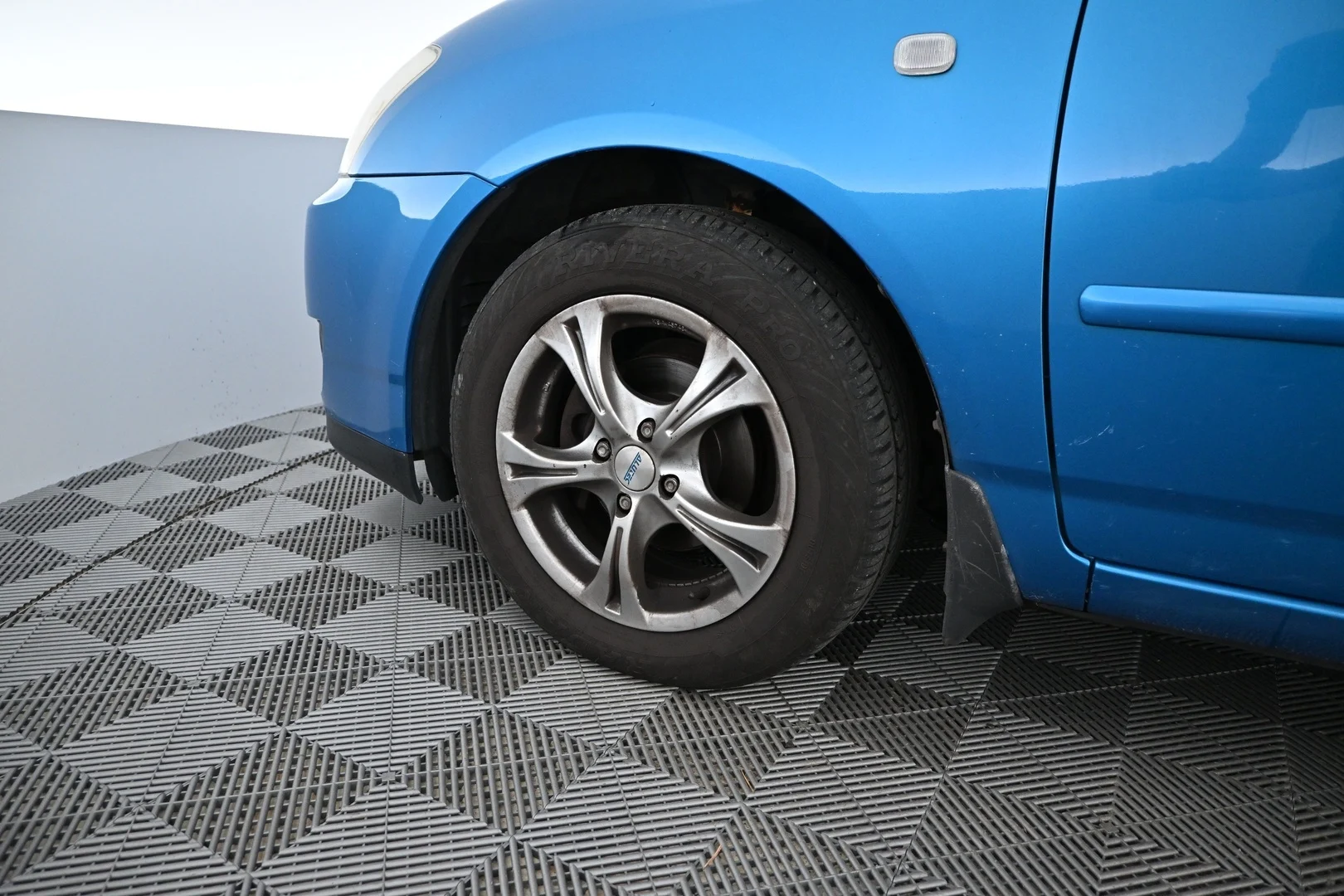 Car Image - 5p7ZarssvA6r26VLloTD5j