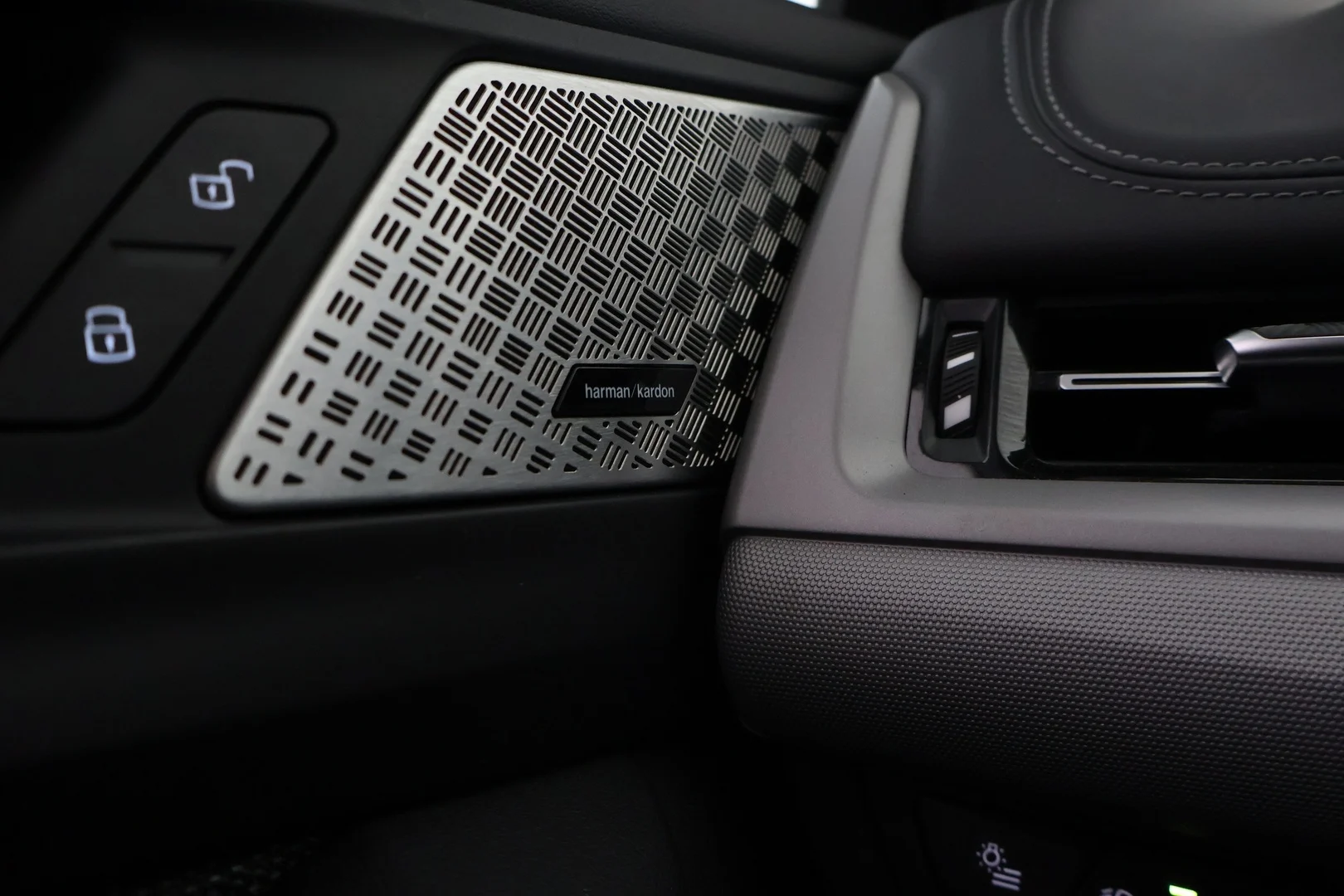 Car Image - 2fXXy8CoftBiiFz4oMpZXP