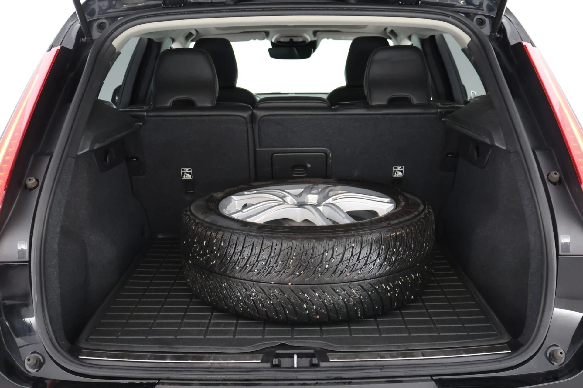 Car Image - 4TZX5NeahC5N8p8y6TQfLz