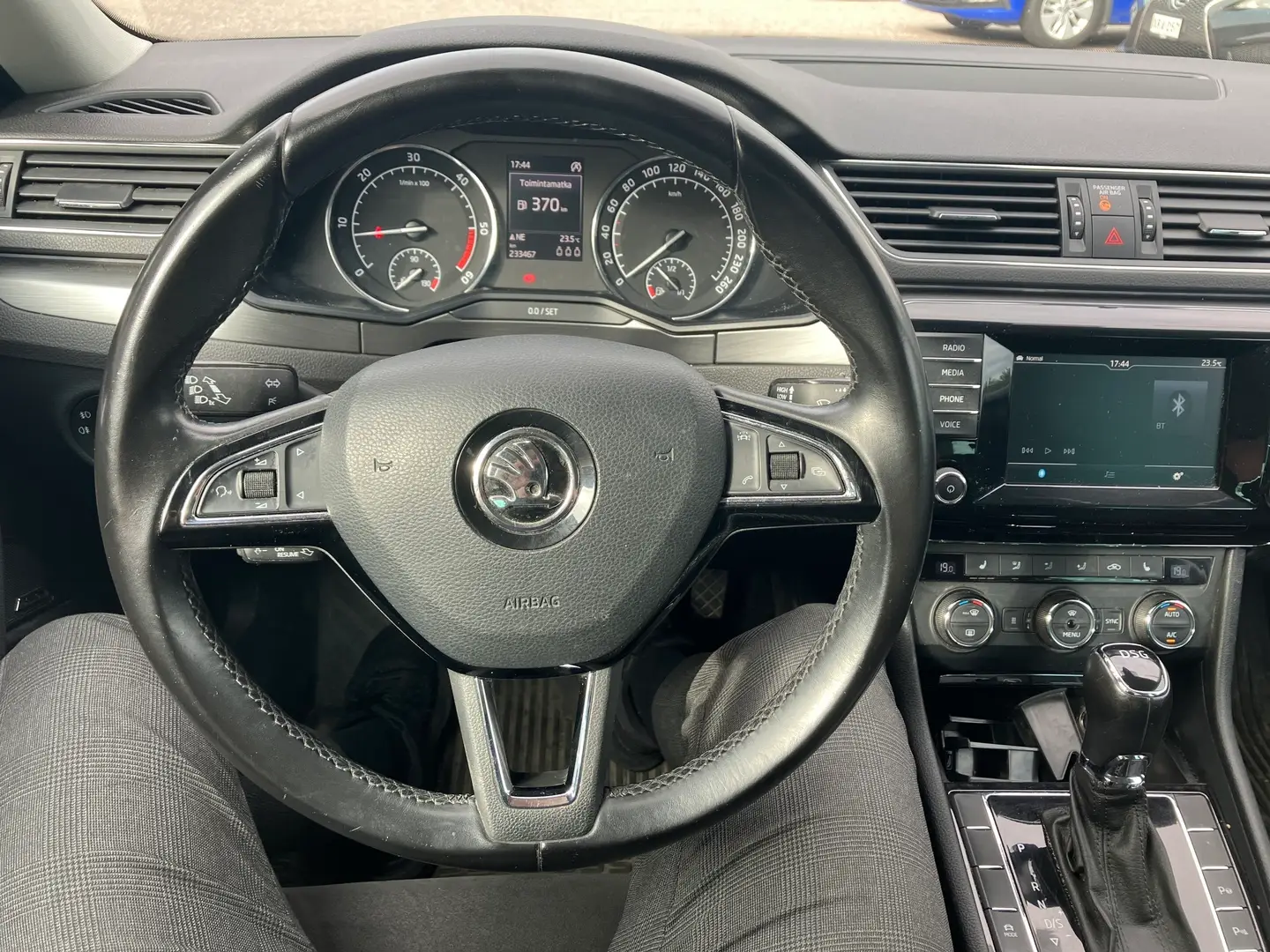 Car Image - 5RikyKC4zZSYWyjH7PPVjT