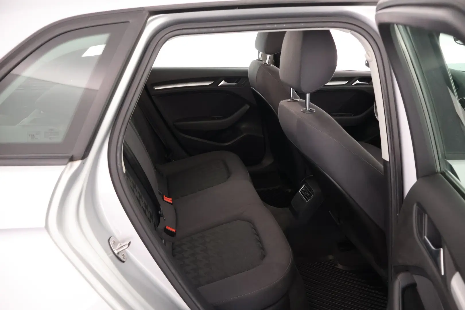 Car Image - 1gbi7bpJdICcSr129y8QsH