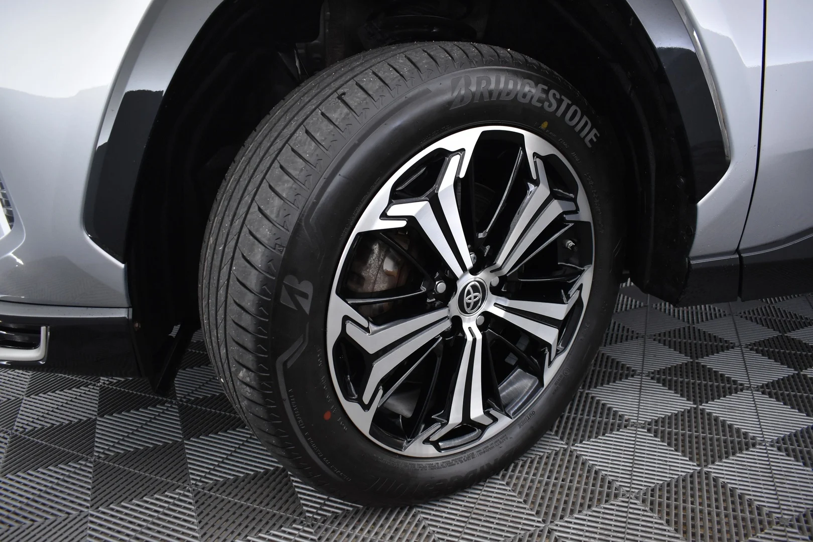 Car Image - AdE27rV5eWRhyI2Buih5t