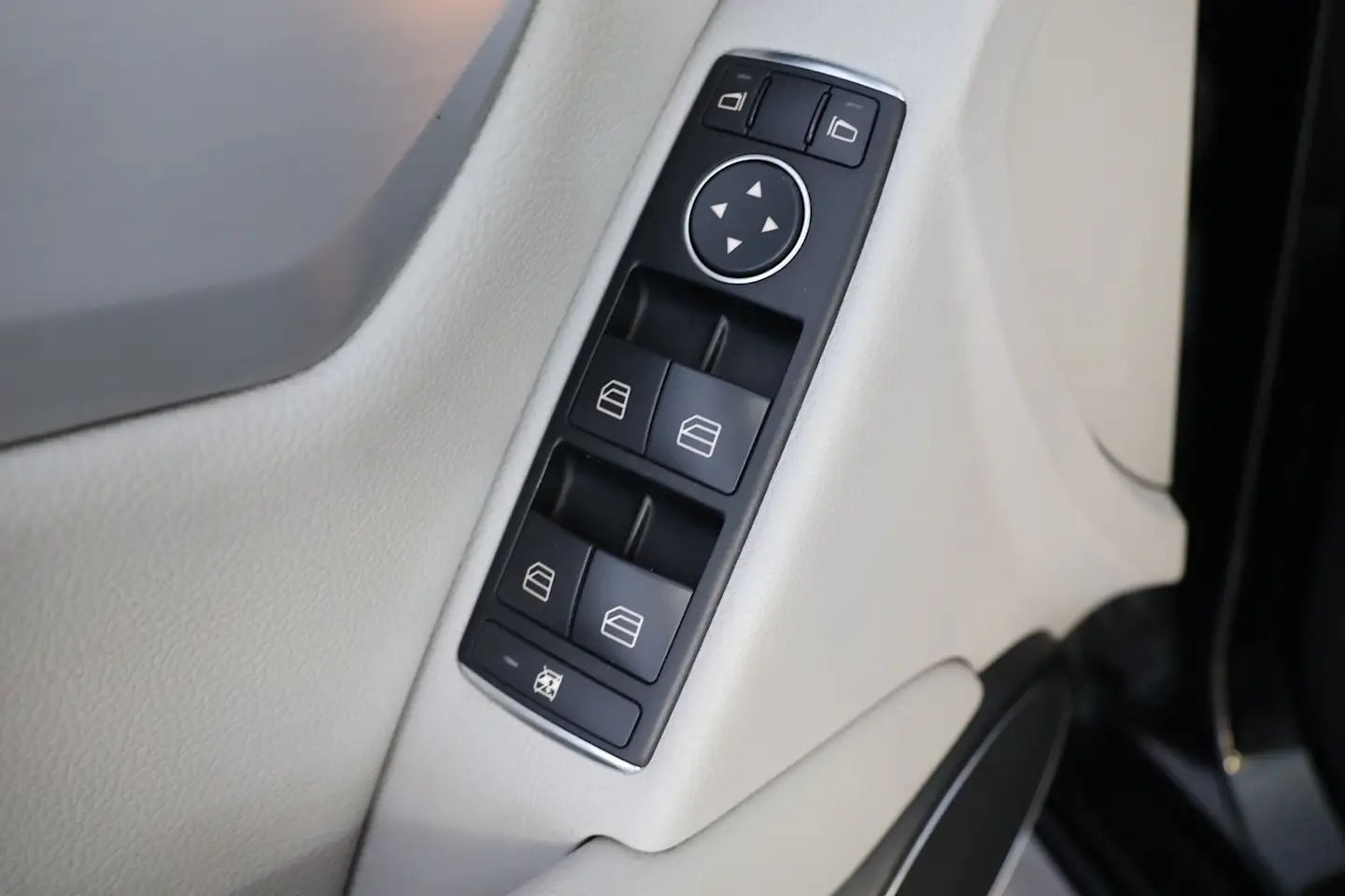 Car Image - 3OH0vimDN4cFyHNJEpuF6Y