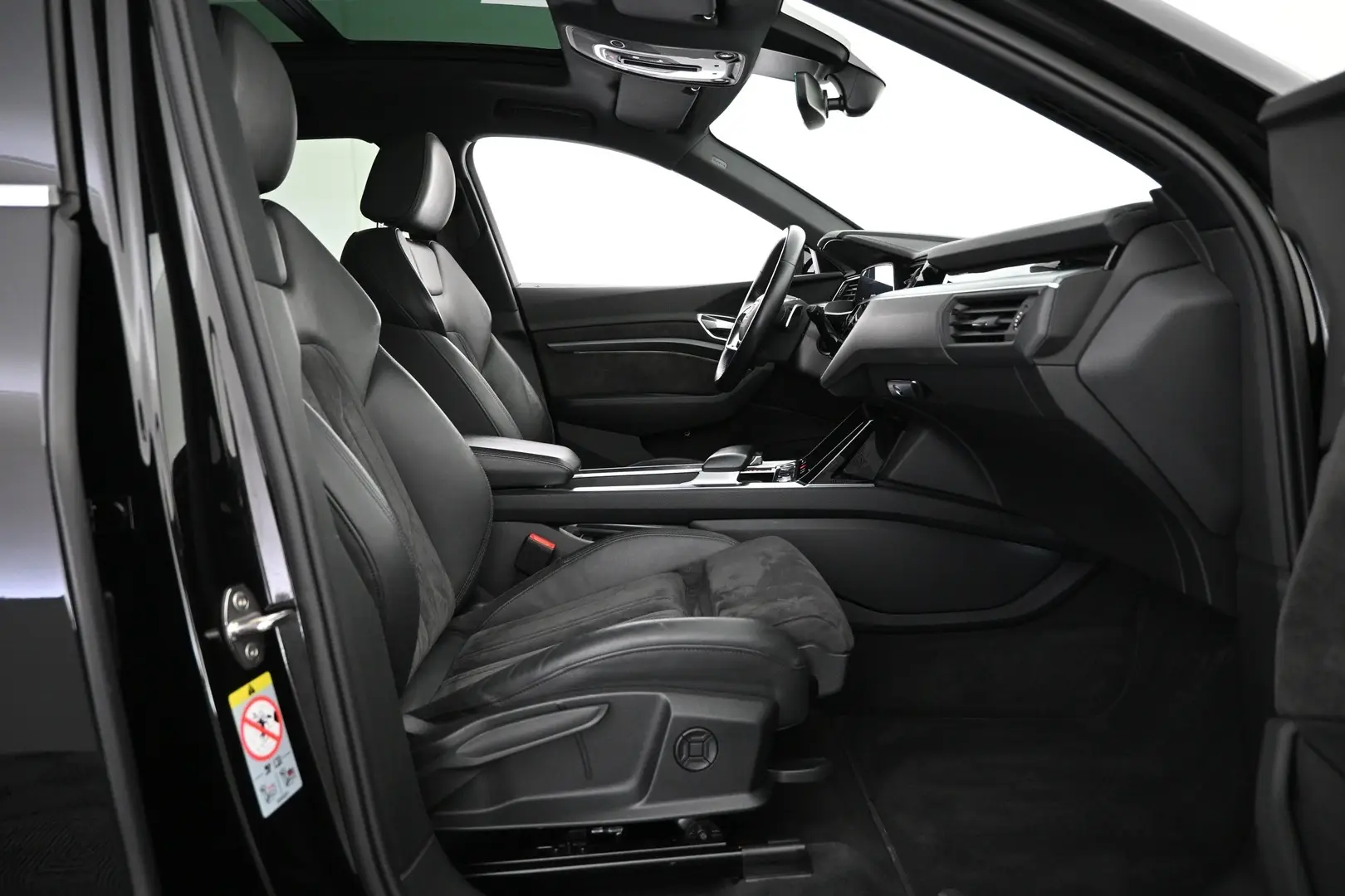 Car Image - 6wRYKQ3FzQ955qGfq9gszX
