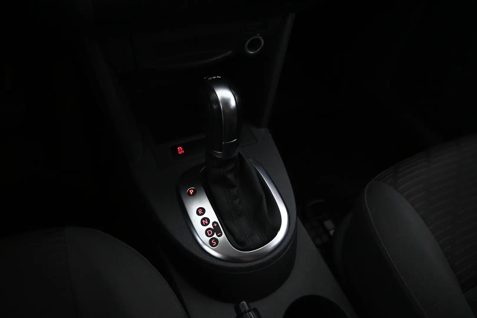 Car Image - 1unHPDNsxmN1rEOvULv3hI