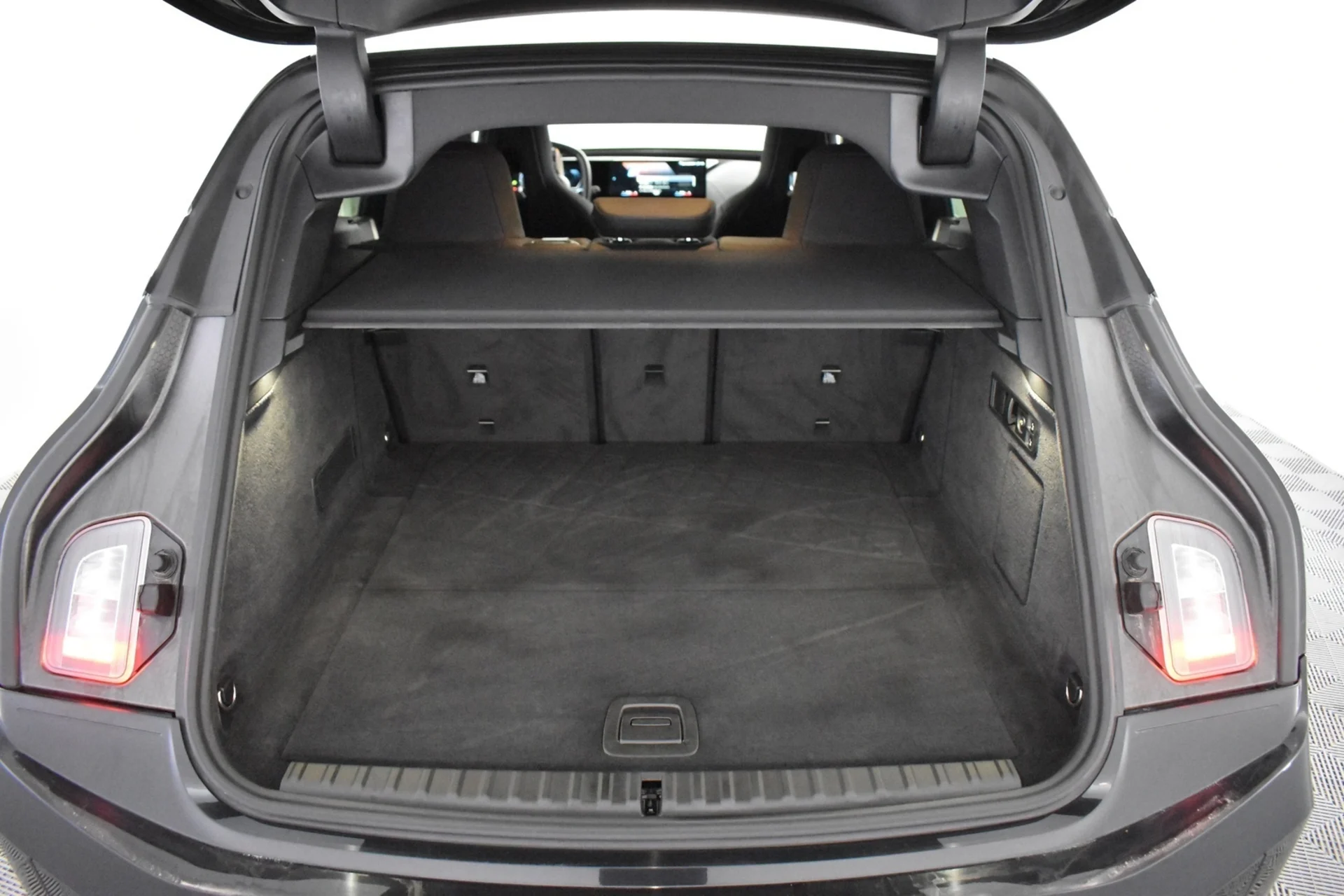 Car Image - 5i5NKg2obamddkplC18vmV