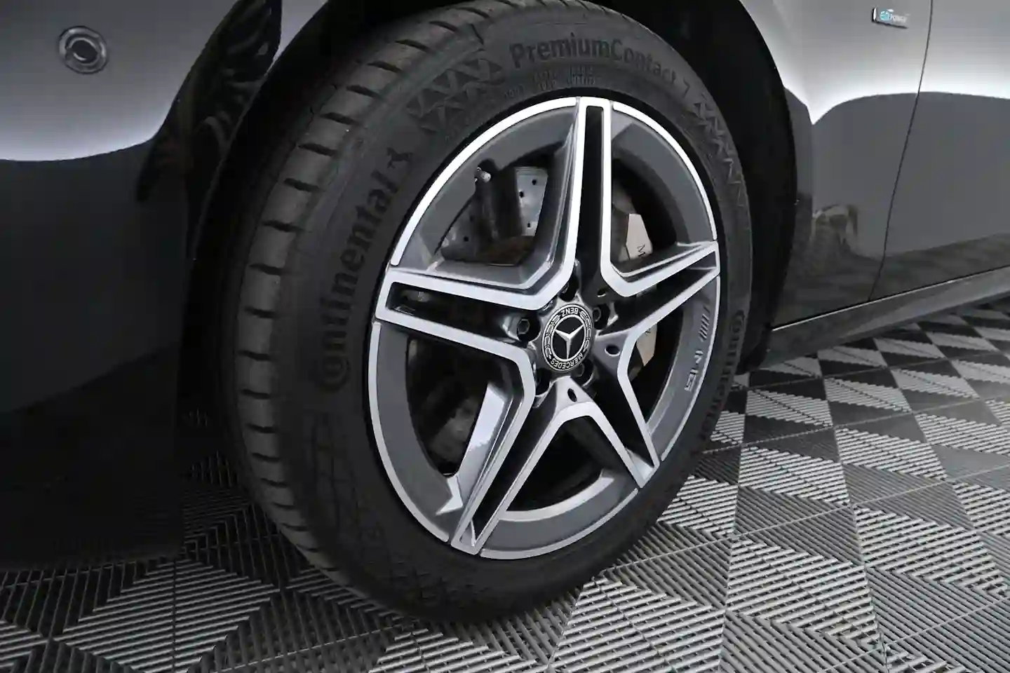 Car Image - 1Tp01wxWt1YV1JjE8mKjEw