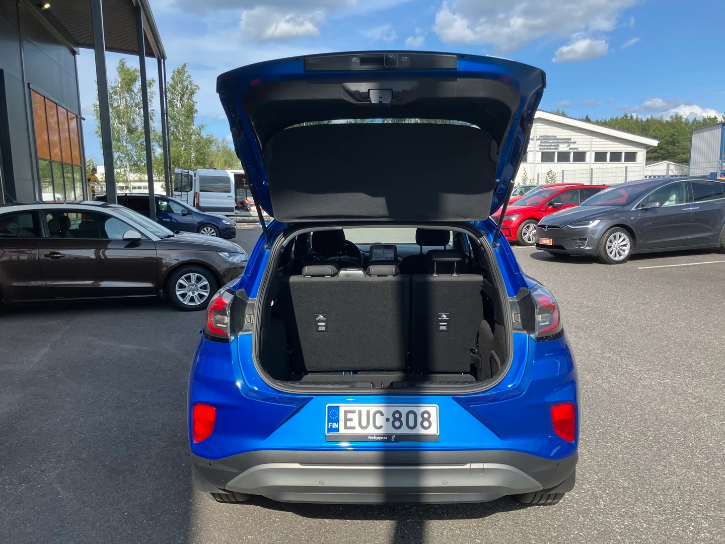 Car Image - sJFPpqtqN33JyhTvfszt1